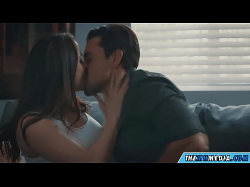 ❤️ Gnéas rómánsúil le mamaí busty maith Porn  linn ❌️